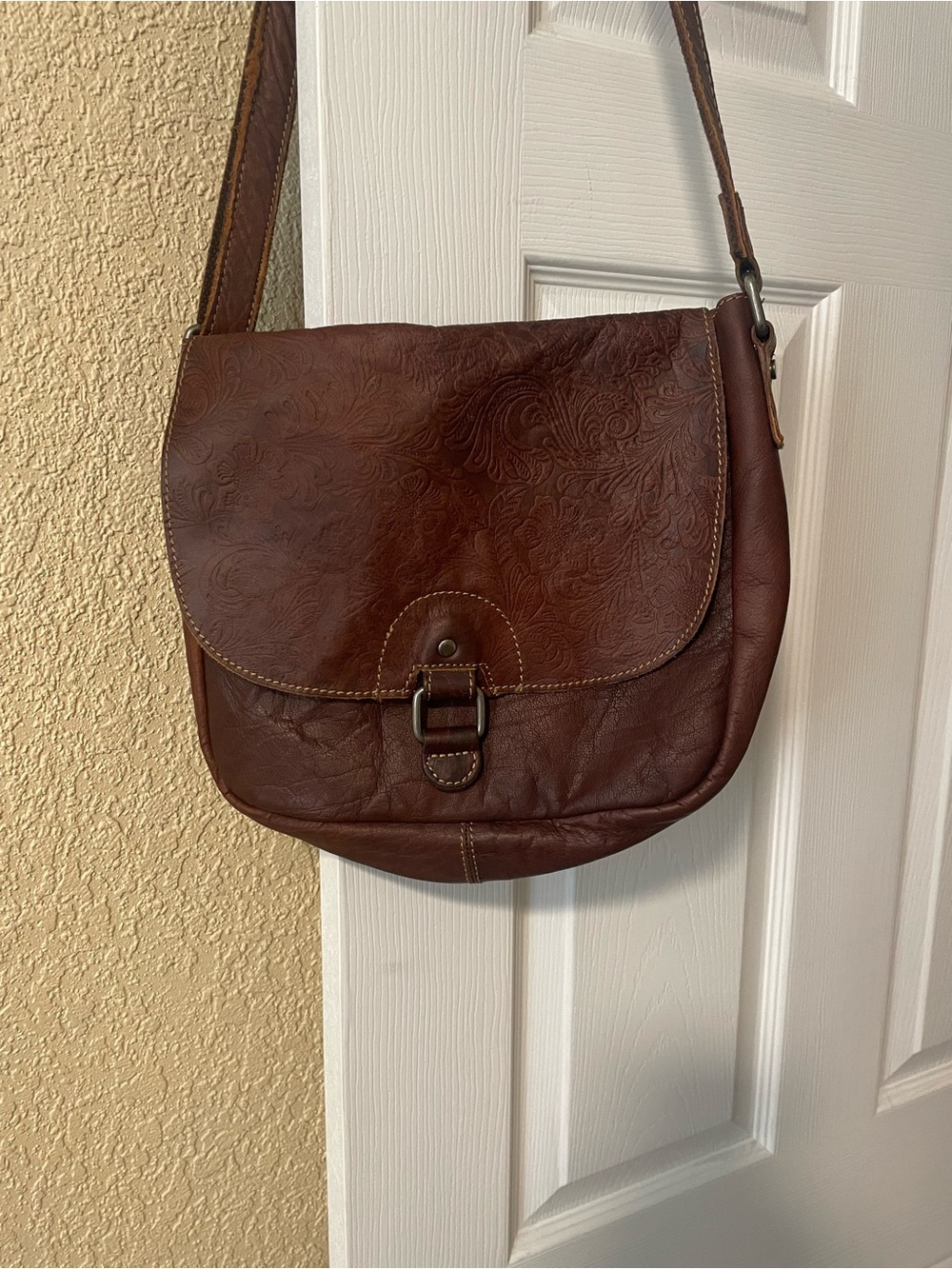 Classic Brown Leather Crossbody Bag - Timeless Style so soft
